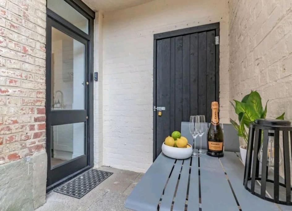 St Marg'S Hideaway; Grade II Listed Luxury Apartment In The Heart Of Cheltenham - Gateway To The Cotswolds! Sleeps 4 - Outdoor Seating And Free Private Parking! Kültér fotó
