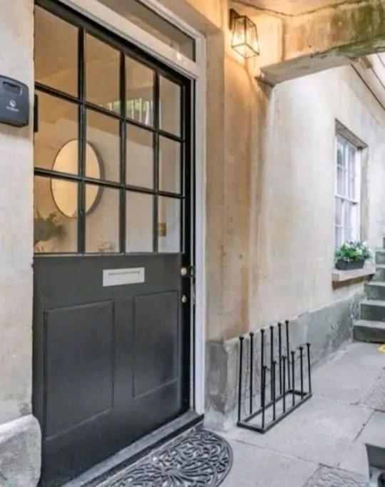 St Marg'S Hideaway; Grade II Listed Luxury Apartment In The Heart Of Cheltenham - Gateway To The Cotswolds! Sleeps 4 - Outdoor Seating And Free Private Parking! Kültér fotó