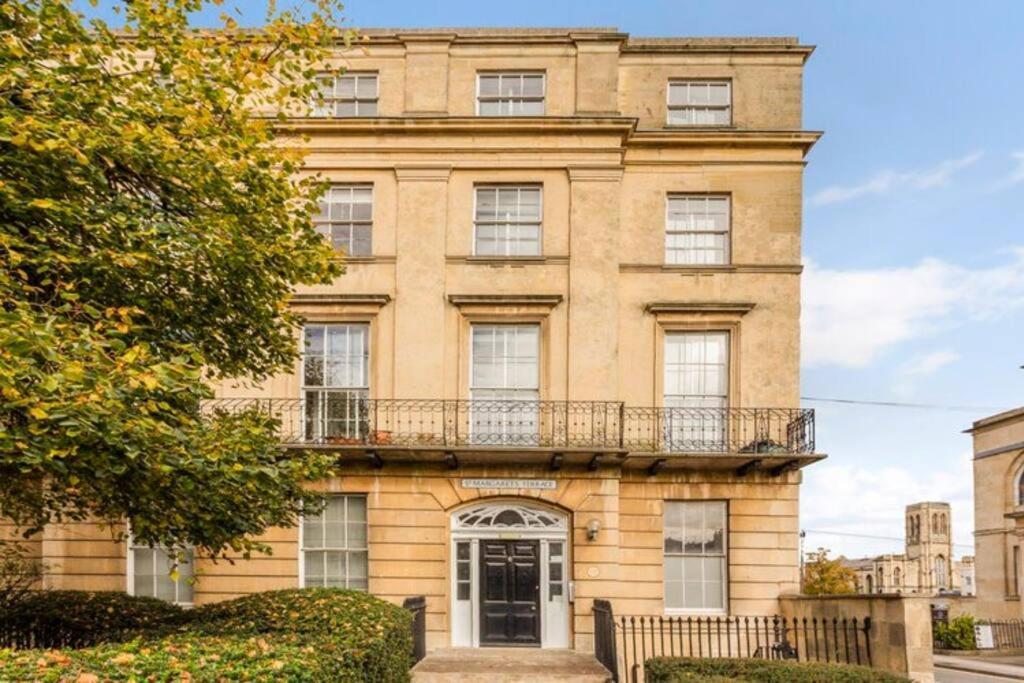 St Marg'S Hideaway; Grade II Listed Luxury Apartment In The Heart Of Cheltenham - Gateway To The Cotswolds! Sleeps 4 - Outdoor Seating And Free Private Parking! Kültér fotó